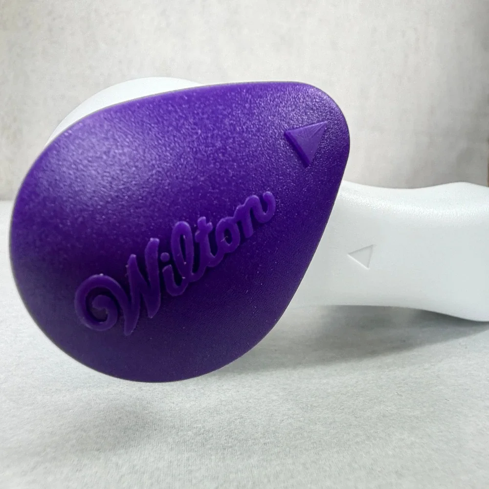 Wilton Simple Success Cookie Press‎ White Purple 12 Discs Trigger Handle